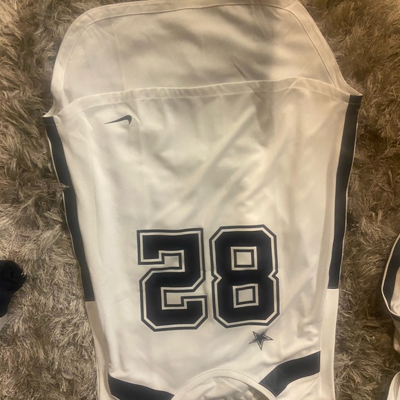 Womens sz XL NIKE SLEEVELESS JERSEY LIKE NEW!!! - Picture 2 of 2